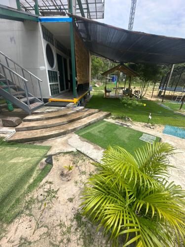 Lee Red House Homestay in Ao Phrao
