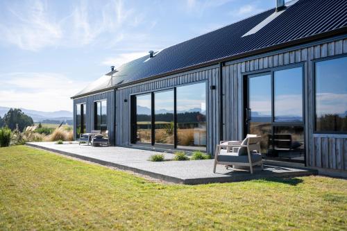 Balcony/terrace, Mana Waiora Retreat - Luxury in Raw Wilderness in Te Anau