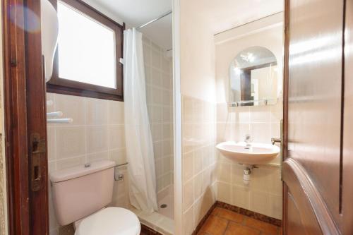 Shower, Villa Eden 2 by Halldis in Laval