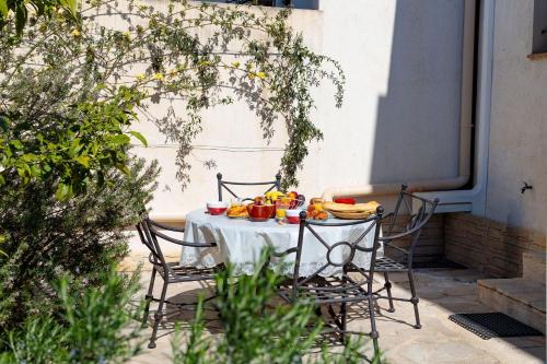 Garden, Villa Eden 2 by Halldis in Laval