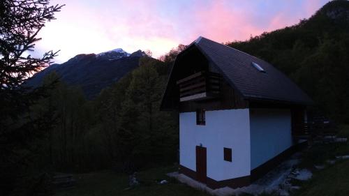 Bovec Views - Hut in the Forest in Kal-Koritnica