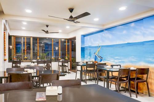 Restaurant, Super Townhouse Oak Viman Nagar Formerly Kuber Inn in Pune