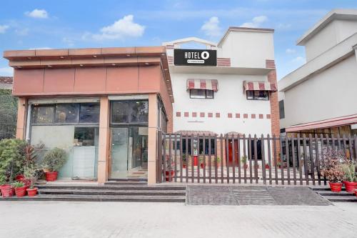 Super Hotel O Tyagi Road near Railway Station – khách sạn tại Race Course