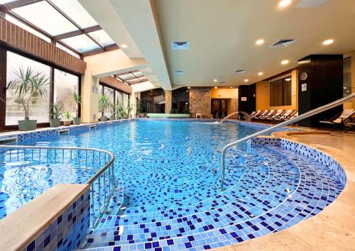 St George Ski & Holiday - Half Board & All Inclusive, 