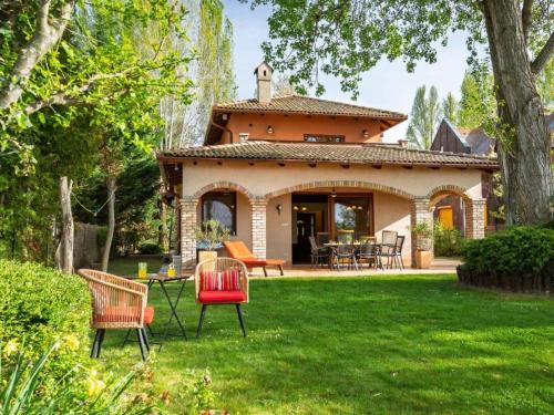 104 - Balatonszárszón 3 hálószobás luxus nyaraló saját vízparttal kiadó – khách sạn tại Balatonszarszo