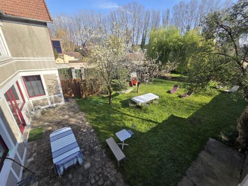Grande maison familiale avec jardin proche forêt, canal, centre ville, gare gîte à louer Chaintreauville