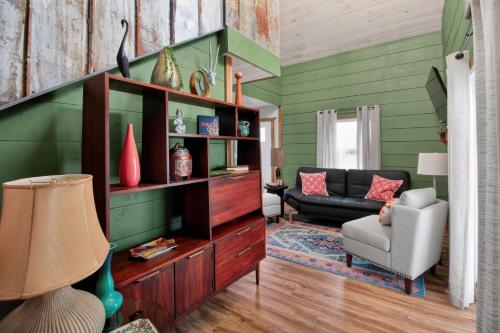 Downtown Modern Arts District Loft with Boat Parking in Somerset (Kentucky)