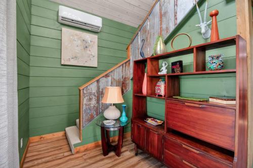 Downtown Modern Arts District Loft with Boat Parking in Somerset (Kentucky)