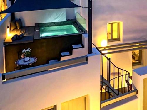 Tiara Suites Fira - Cycladic & Cave 5