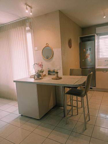 Mauguio-Village Apt T2 Tout Confort, Lumineux, Clim, Wifi, Balcon, parking couvert, 15 mn de la mer, de Montpellier