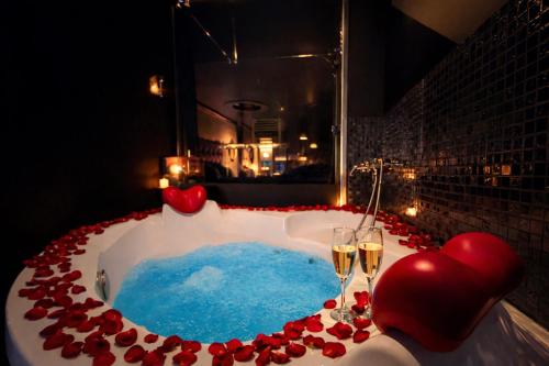 Love room avec balnéo et ambiance romantique