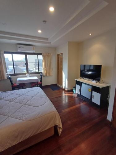 room detail thumbnail 0