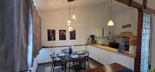 Private Apt, AC, Jacuzzi, parking Centro in Escuintla