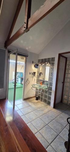 Private Apt, AC, Jacuzzi, parking Centro in Escuintla
