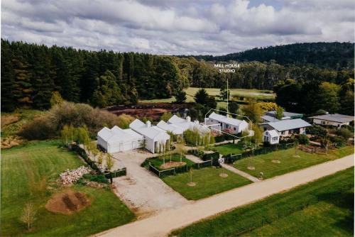 Mill House Studio - a romantic retreat in Lyonville