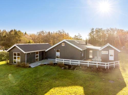 Lovely Holiday Home In Scenic Surroundings Only 300 Meters From The Fjord