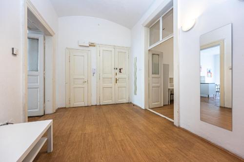 Legerova Apartments - image 11