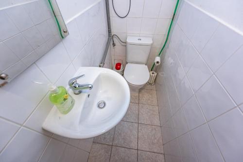 Legerova Apartments - image 13