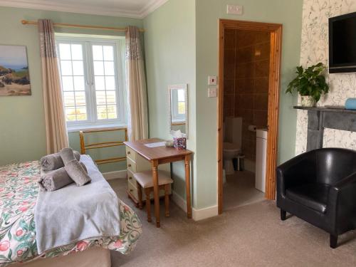 Haelarcher Farmhouse and Helicopter B&B 3