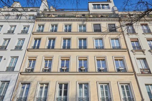 Superb apartment in the Haut Marais - image 5