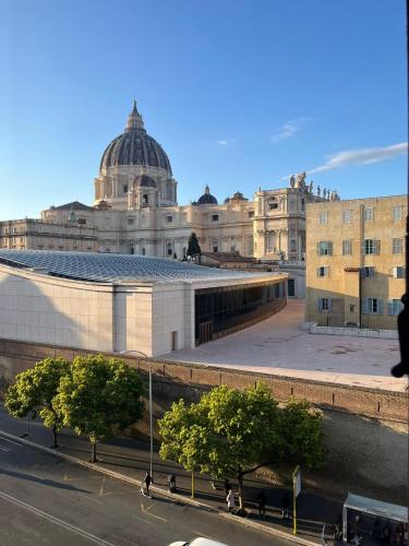 Wake Up to St Peter s - Spectacular Vatican View Apartment