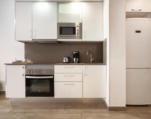 Feelathome Plaza Apartments - image 2