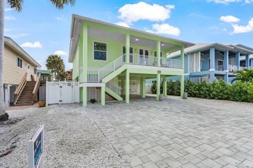 140 Pearl Paradise 3BR 2BA with Pool! home - image 4