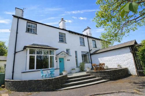 Old Belfield, Bowness-on-Windermere with lake view and walking distance to shops, bars and restauran – khách sạn tại Storrs