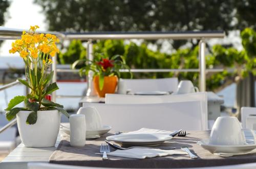 RK Beach Hotel - image 10