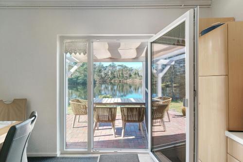 Idyllic Lakeside Cottage in Bockhorn, Deutschland