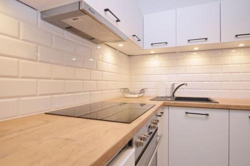 Comfortable Victus Studio near the Railway Station by Noclegi Renters - image 2