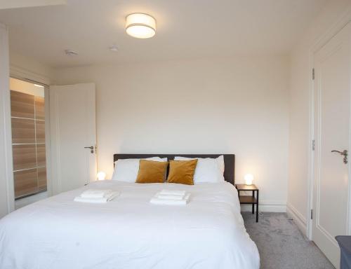 Modern 3BR Split Level Home with Balcony Dublin 16 - image 2