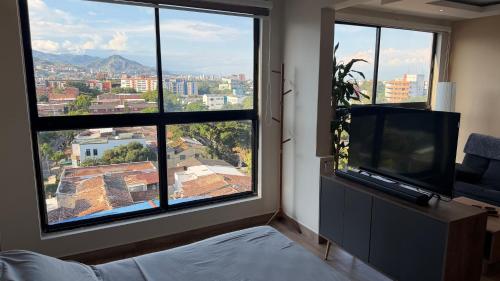 Mejor vista panorámica ubicación céntrica al lado de centros comerciales y los mejores restaurantes tenemos hermosa piscina gimnasio y parqueadero gratis - image 5