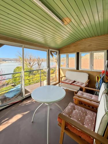 Chalet pêcheur au bord du lac, Accès lac, 2ch gîte à louer Pers