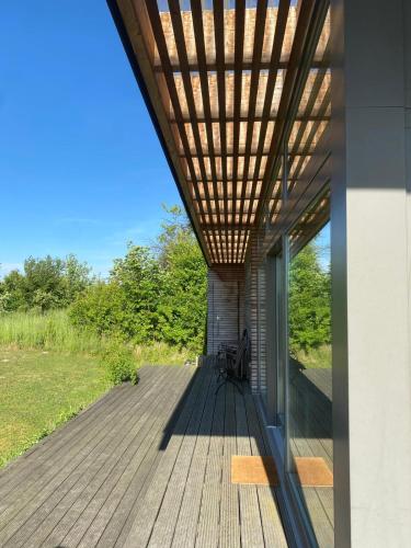 شرفة/ تراس, Designholzhaus mit Panoramablick in der Märkischen Schweiz (Designholzhaus mit Panoramablick in der Markischen Schweiz) in شورين