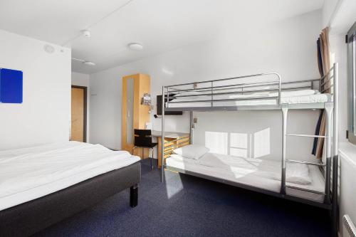 2 twin beds