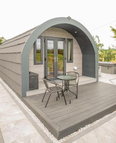 Glamping Loch Lomond - Thistle pod with hot tub & sauna pod