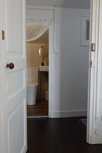 Bathroom, Domaine des Pommiers in Magnac-Laval
