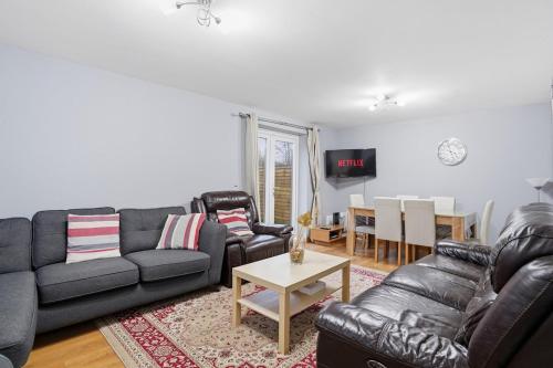 5 Bed House in Cadishead, Irlam - Sleeps 9 - 3 Double Beds, 1 Single Bed, 1 King Bed - Close to Part – khách sạn tại Rixton và Woolston