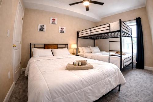 DCs Presidential Style Retreat,22 guests,King Bed, WIFI in Washington, USA