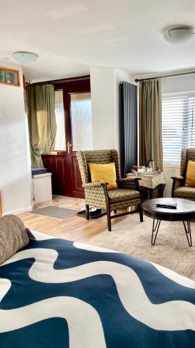 East Cliff Folkestone Guest Suite With Own Entrance – khách sạn tại Cảng Folkestone