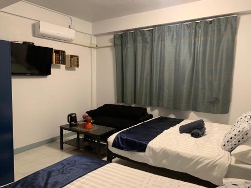 room detail thumbnail 1