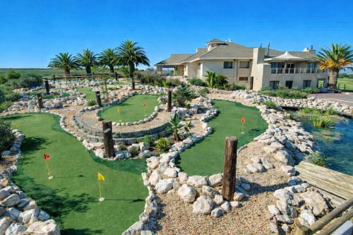 pole golfowe – na miejscu, Tranquil Family Retreat, Langebaan Country Estate in Langebaan Country Estate