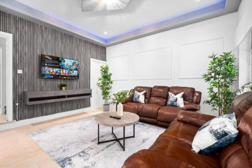 Stylish Five Bedroom House - Parking - Terrace - Fast Wi-Fi 974P gîte à louer Bournville
