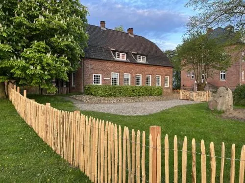 Ostseeurlaub auf dem malerischen Gut Priesholz mit Kamin Sauna eingezäuntem Garten und großer Sonnenterrasse in Rabenholz, Deutschland