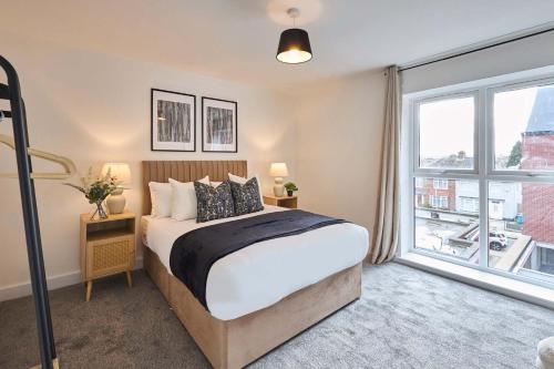 Host & Stay - 10 Queens Court – khách sạn tại Huyton