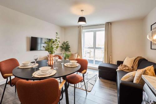Facilities, Host & Stay - 10 Queens Court in Huyton