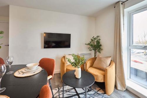 Facilities, Host & Stay - 10 Queens Court in Huyton