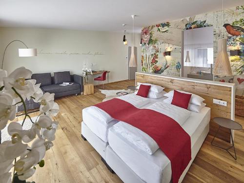 1 queen bed, 1 sofa bed