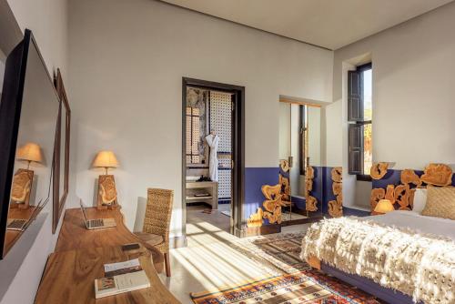 room detail thumbnail 1